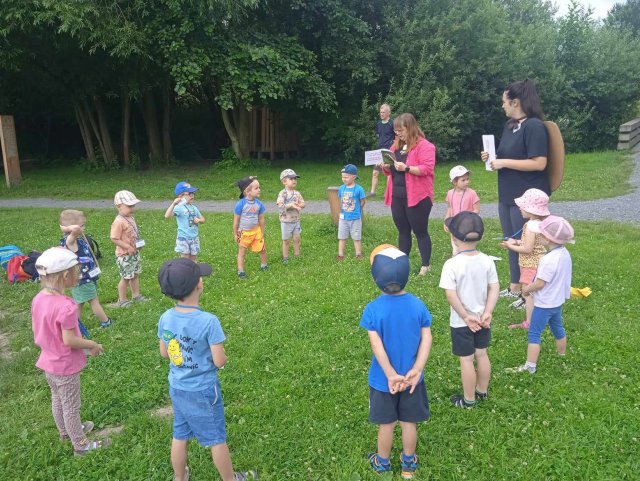 Broučci-Ekoprogram na Sluňákově "Paloučkem za broučkem"